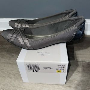 Anne Klein Sport 6M Pewter Flats